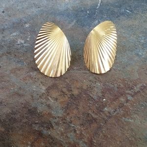 shell like 14kt gold earrings